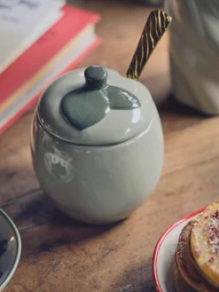 Bocal à confiture avec couvercle pomme