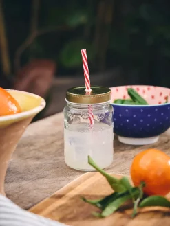Bocal en verre avec paille