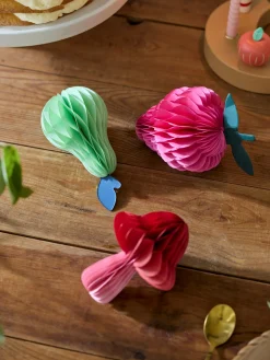 Décorations en forme de fruits en papier