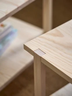 Table basse carrée en bois de pin