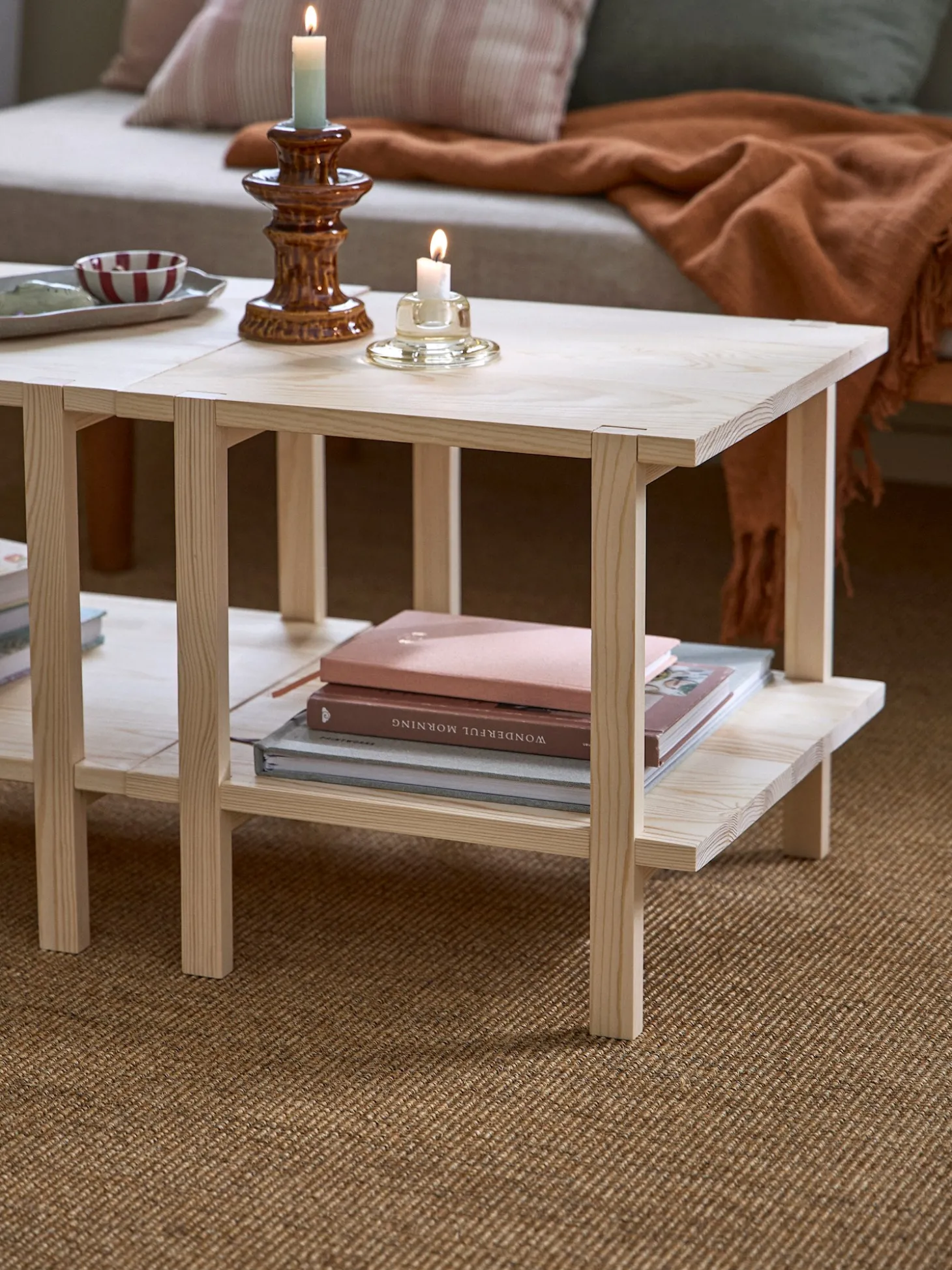 Table basse carrée en bois de pin