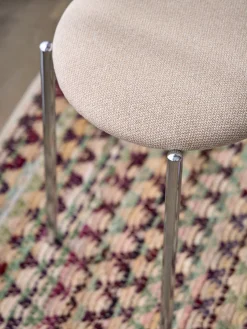 Tabouret avec cadre aspect chromé