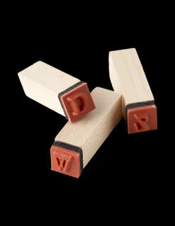 Tampons alphabet en bois