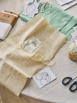 Tissu à broder