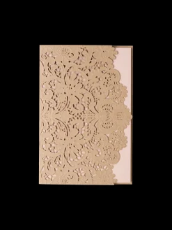 Carte avec découpe en dentelle