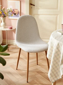 Chaise bouclée