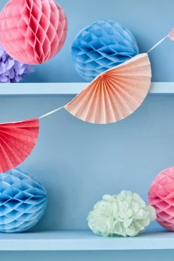 Guirlande avec éventails en papier