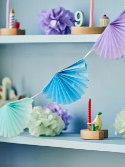 Guirlande avec éventails en papier