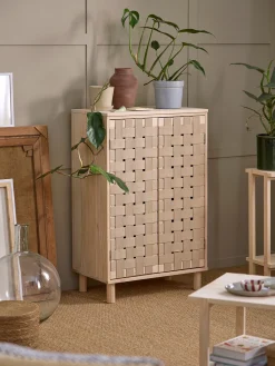 Meuble de rangement au design tressé