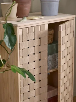 Meuble de rangement au design tressé