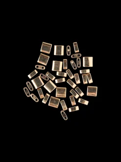 Perles carrées métalliques
