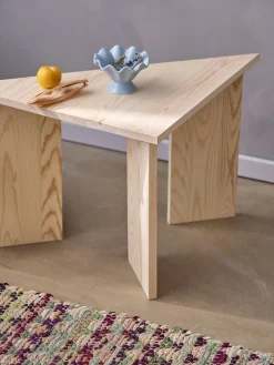 Table d’appoint triangulaire en bois de pin