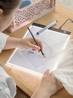 Tablette lumineuse LED pour dessin A4