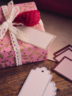 Étiquettes cadeaux avec paillettes